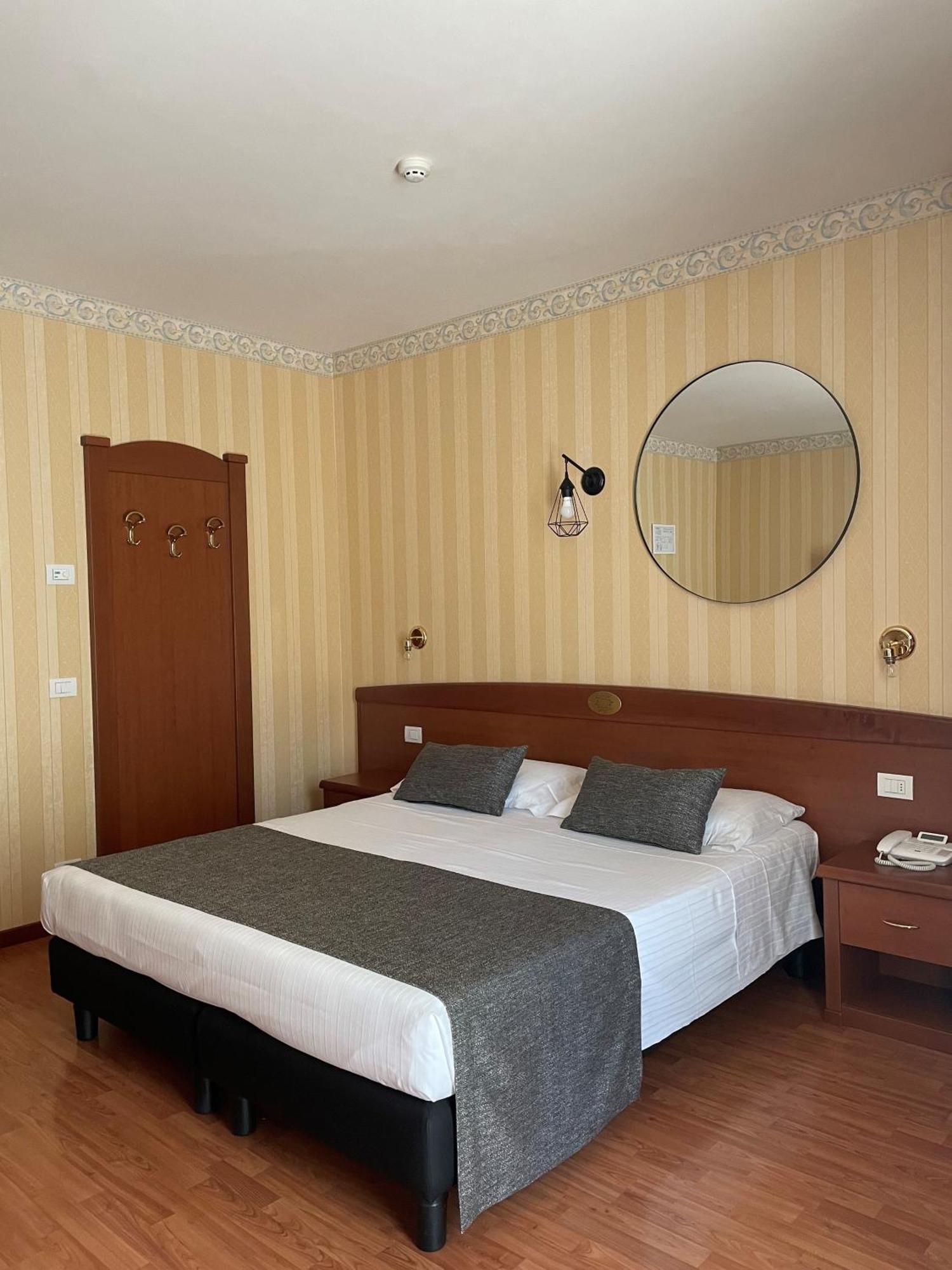 Hotel Al Sole Bardolino Pokoj fotografie